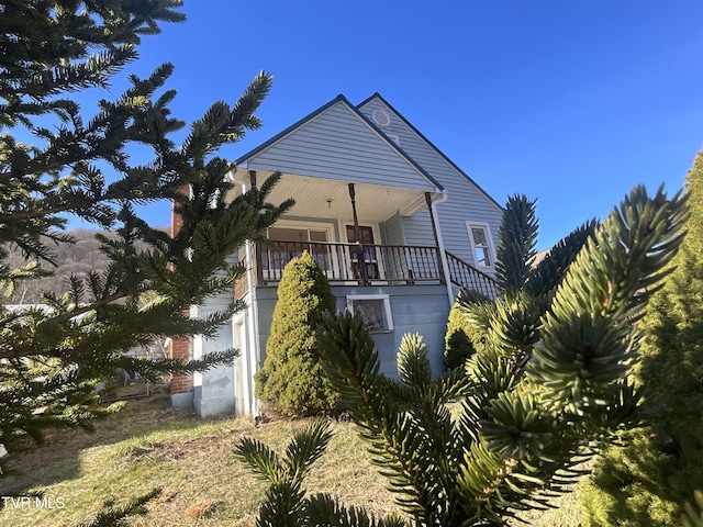 view of front facade with covered porch