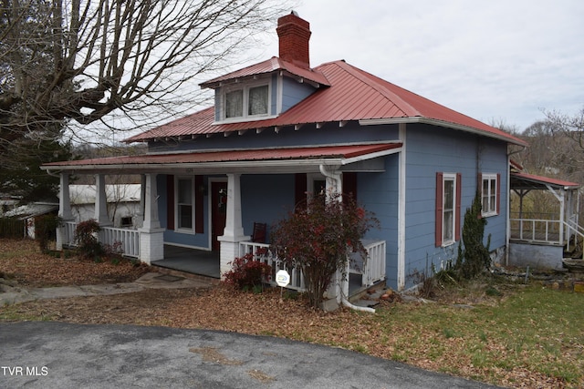 view of front of home featuring a porch