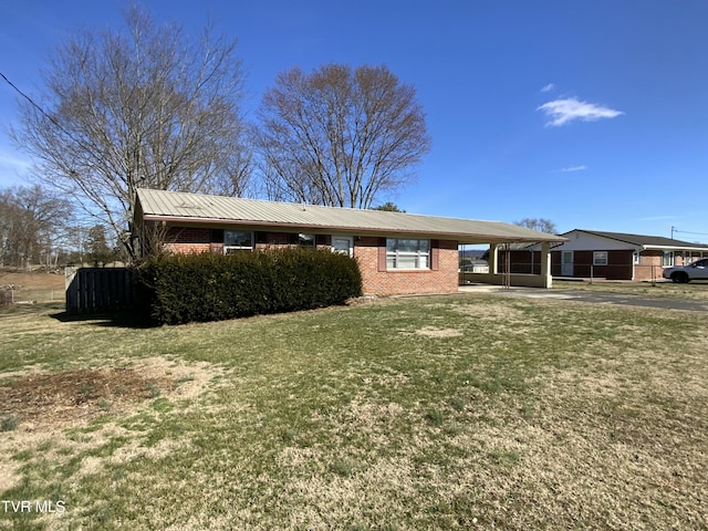 view of front of home featuring a carport and a front lawn