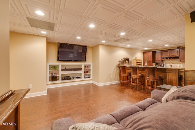 living area with light wood-type flooring, recessed lighting, and baseboards