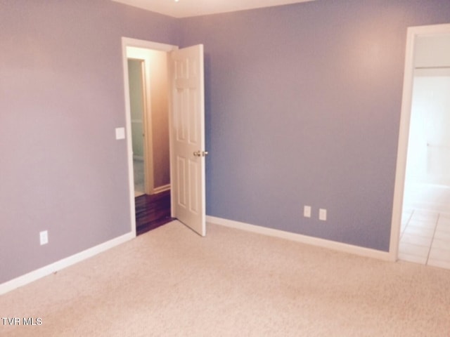 spare room featuring carpet flooring