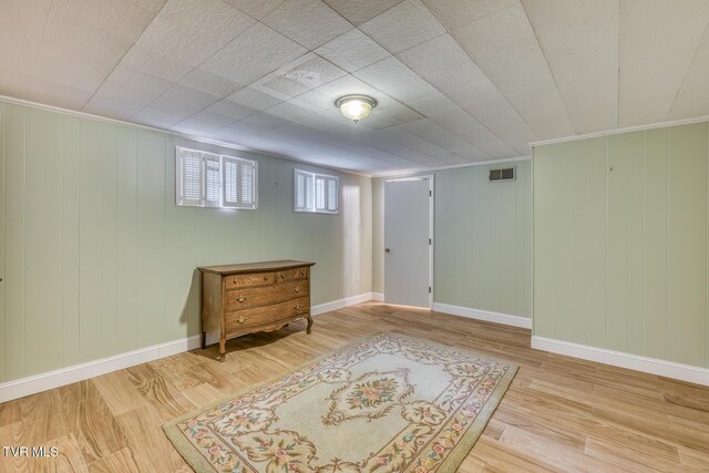 305 Overbrook Dr, Bristol, TN 37620 - basement with visible vents, baseboards, crown molding, and wood finished floors
