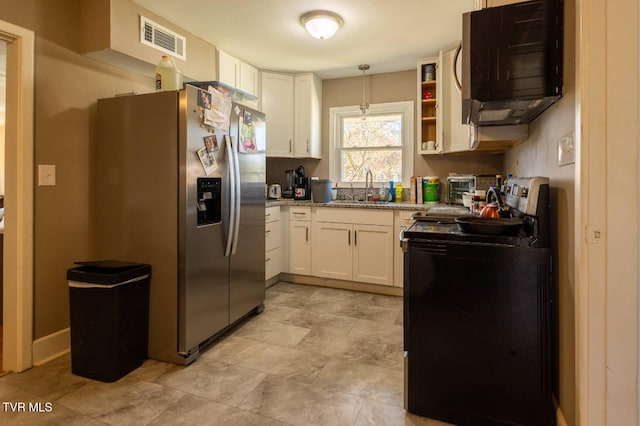 kitchen featuring visible vents, white cabinetry, stainless steel fridge with ice dispenser, electric range oven, and decorative light fixtures