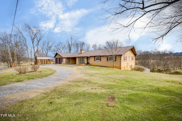 ranch-style house featuring a front yard