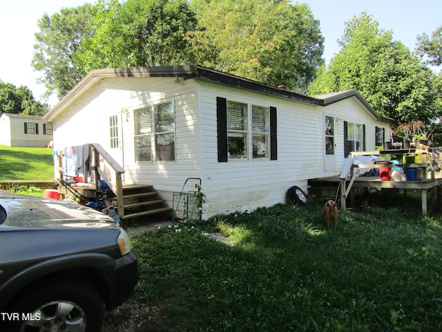 view of front of house featuring a front yard