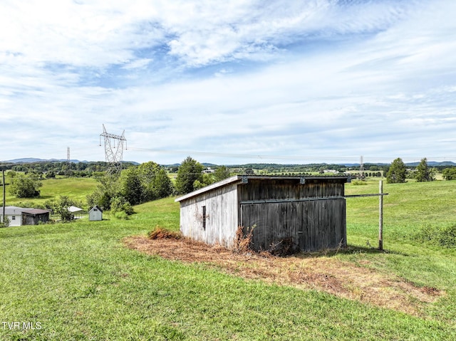 view of yard featuring an outbuilding and a rural view