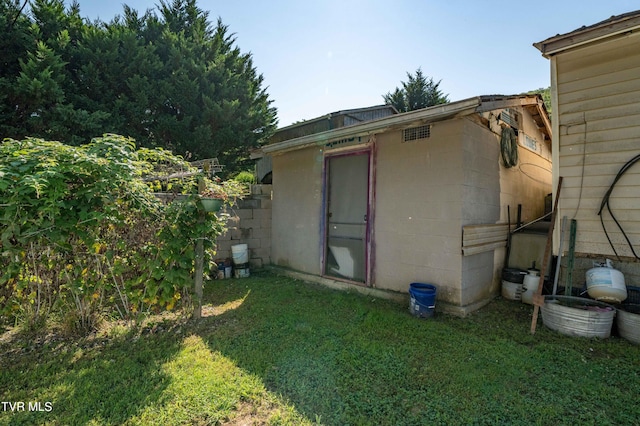 view of outbuilding