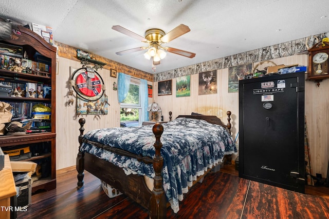 bedroom featuring ceiling fan, a textured ceiling, and wood finished floors