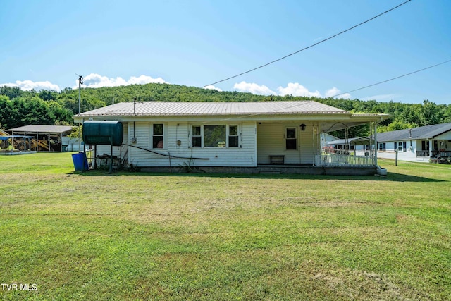 view of front of home with a front lawn and metal roof