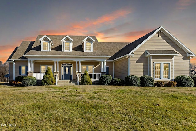 view of front of property featuring a porch and a front yard