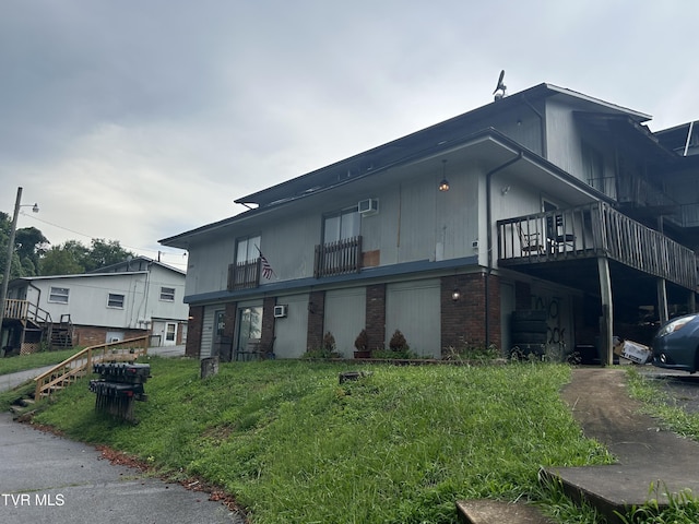 view of front of property featuring brick siding