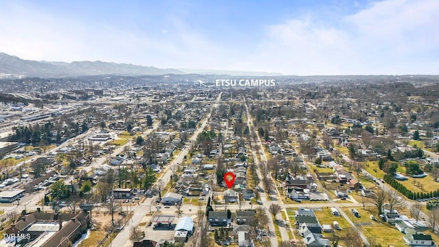 birds eye view of property featuring a mountain view