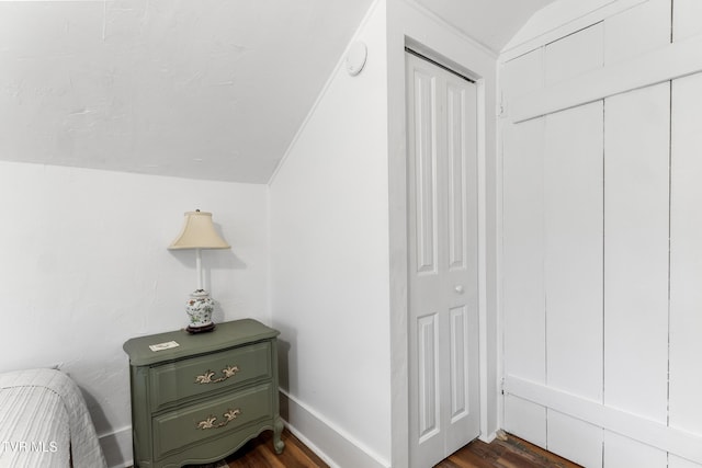 details with wood finished floors and baseboards