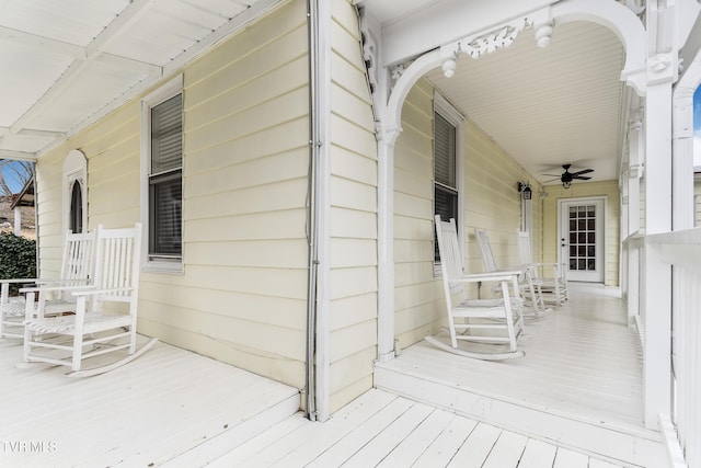 deck with covered porch and ceiling fan