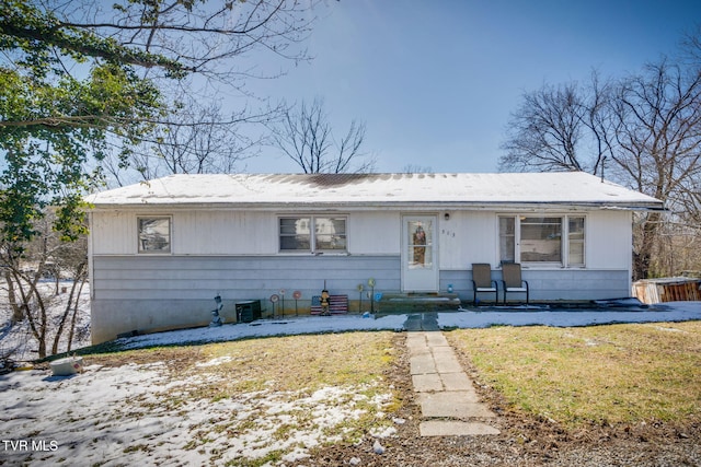 view of front of house featuring entry steps and a front lawn