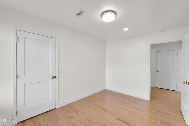 unfurnished room featuring baseboards, recessed lighting, visible vents, and light wood-style floors