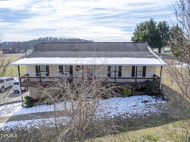 view of front of property featuring covered porch