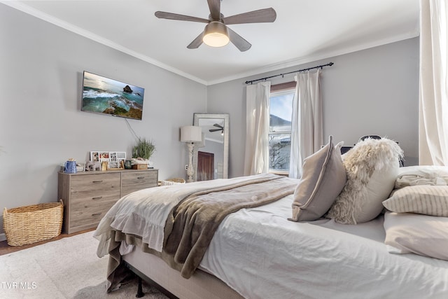 bedroom featuring a ceiling fan, crown molding, and wood finished floors