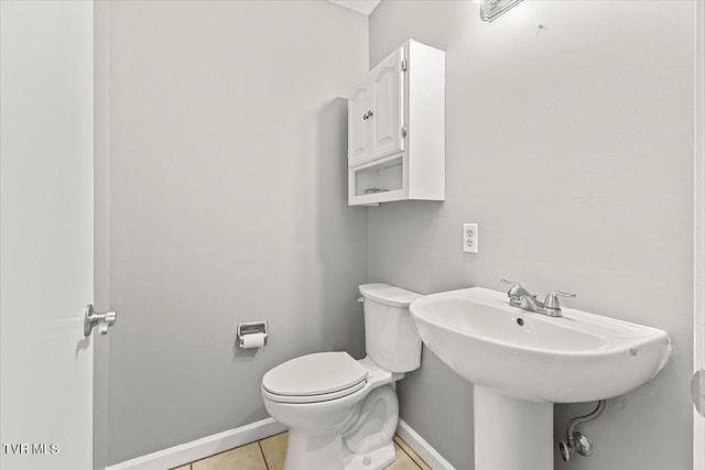 1016 Grace Dr, Johnson City, TN 37604 - bathroom featuring toilet, baseboards, tile patterned floors, and a sink