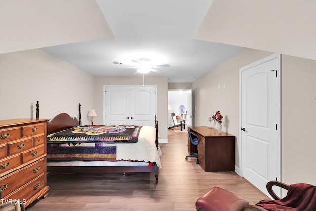 bedroom with ceiling fan, a closet, wood finished floors, and baseboards