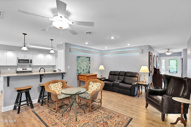 dining area featuring light wood-style flooring, visible vents, ceiling fan, and recessed lighting