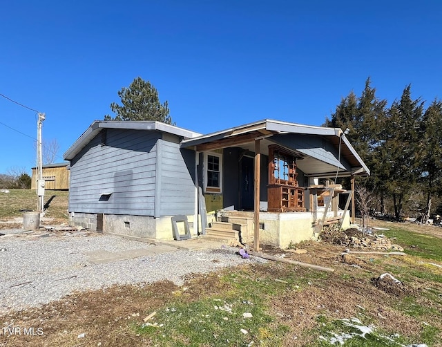 view of front of property featuring covered porch and crawl space