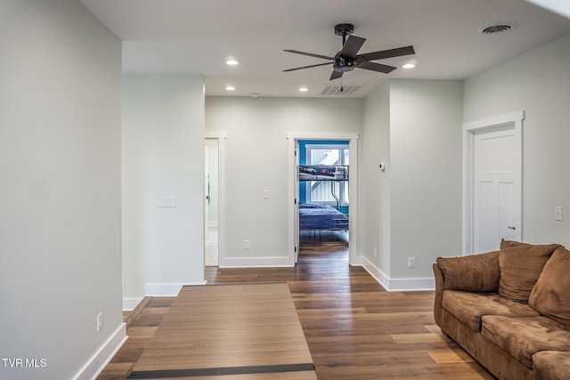 living area featuring recessed lighting, dark wood-style flooring, a ceiling fan, baseboards, and visible vents