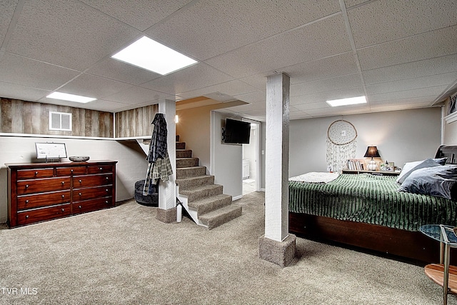 bedroom featuring a drop ceiling, carpet, and visible vents