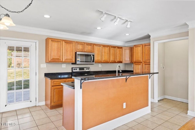 kitchen featuring light tile patterned floors, stainless steel appliances, a breakfast bar, ornamental molding, and brown cabinetry