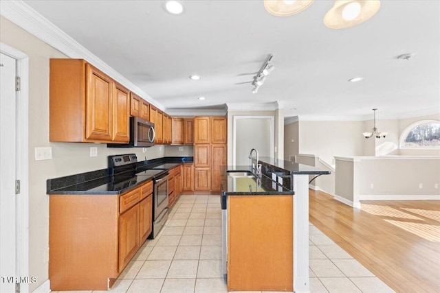 kitchen featuring light tile patterned floors, stainless steel appliances, crown molding, a kitchen bar, and a sink