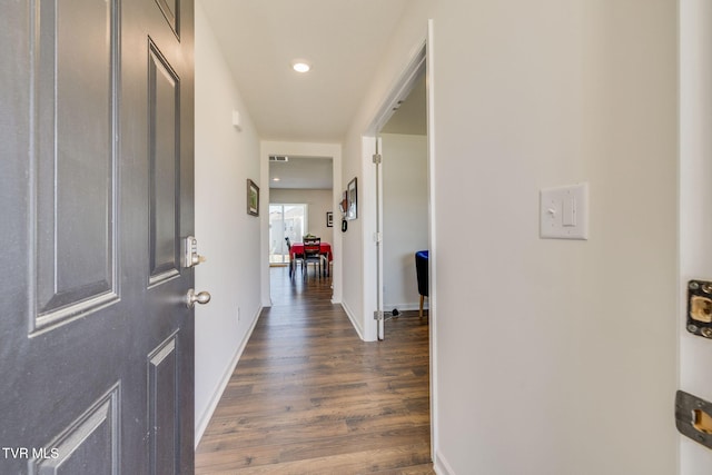 foyer entrance featuring recessed lighting, dark wood finished floors, and baseboards