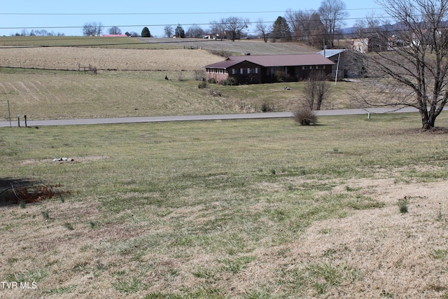 view of yard featuring a rural view