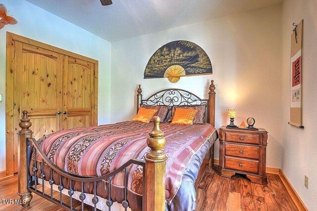 251 Fee Trl, Ewing, VA 24248 - bedroom with a ceiling fan, a textured ceiling, baseboards, and wood finished floors