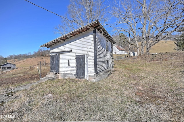 view of outdoor structure featuring an outdoor structure