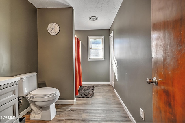 full bathroom featuring toilet, baseboards, and visible vents