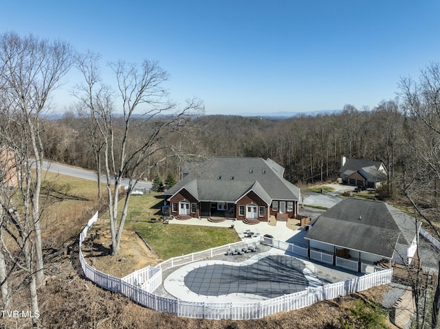 birds eye view of property featuring a wooded view