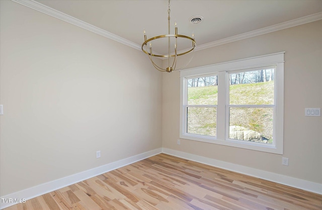 unfurnished room with baseboards, visible vents, ornamental molding, light wood-type flooring, and a notable chandelier