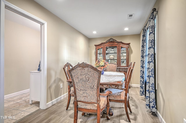 dining room with light wood-style floors, baseboards, and recessed lighting