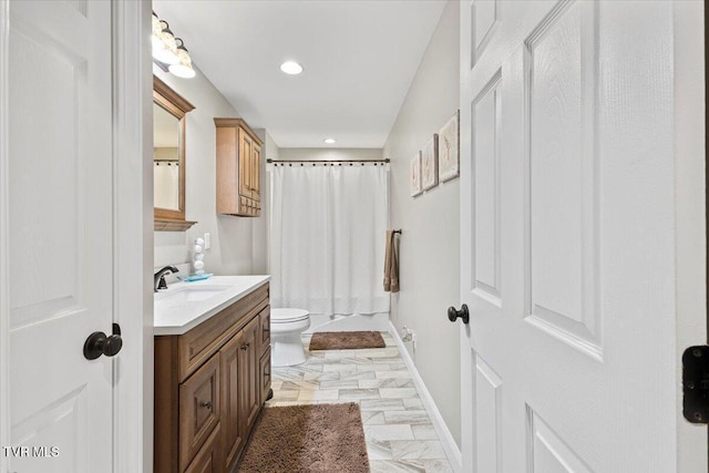 bathroom with baseboards, toilet, curtained shower, vanity, and recessed lighting