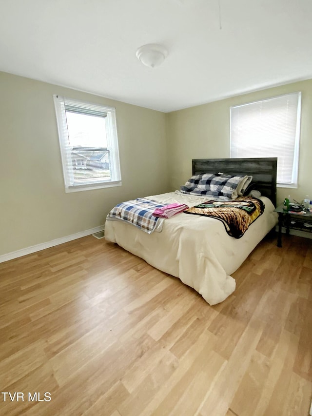 1536 Pineola Ave, Kingsport, TN 37664 - bedroom featuring light wood-style flooring and baseboards