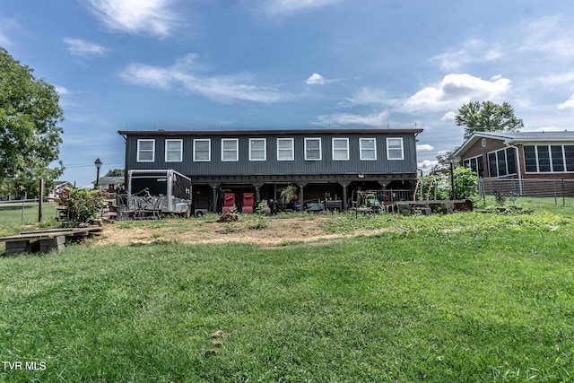 view of front facade with a front lawn