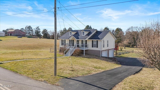 view of front of house featuring an attached garage, a porch, aphalt driveway, and a front yard