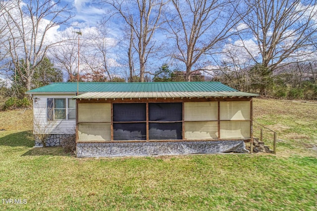 view of poultry coop featuring a lawn