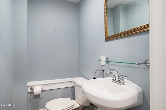 bathroom featuring a sink and toilet