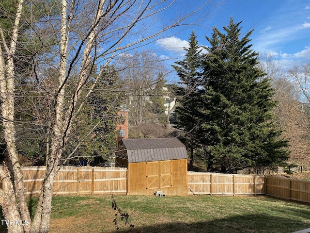 view of yard with a shed, an outdoor structure, and a fenced backyard