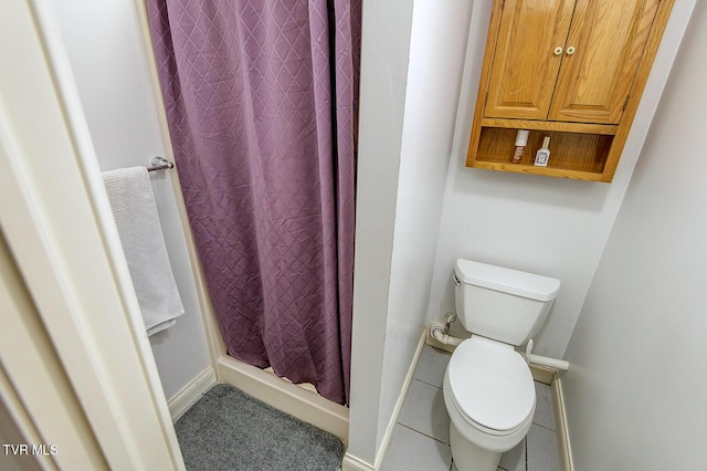 full bath featuring a shower stall, toilet, and baseboards