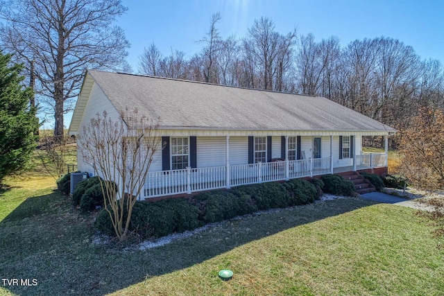 view of front facade featuring roof with shingles, a porch, and a front lawn