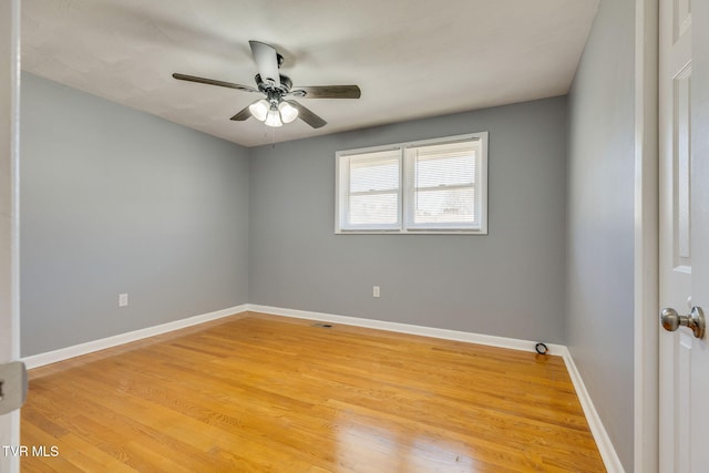 empty room featuring light wood finished floors, ceiling fan, and baseboards