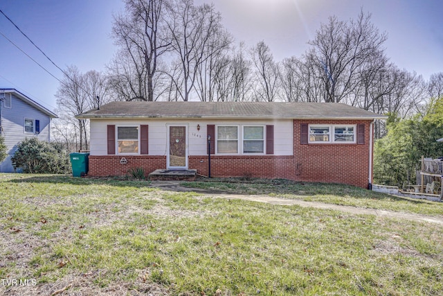 view of front of home featuring a front yard and brick siding