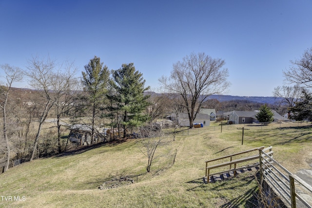 view of yard featuring a rural view